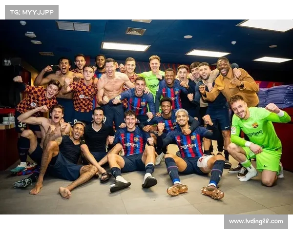 巴萨双星领衔攻势莱万与队友联手展现完美配合助力球队辉煌