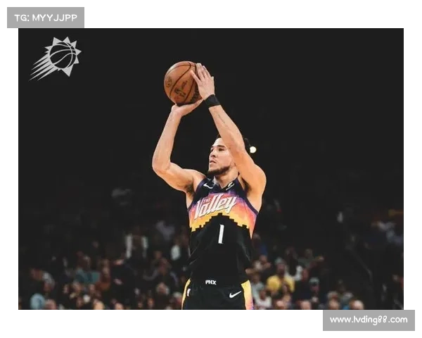 德文·布克全力争抢每个篮板展现全面能力助力球队胜利 德文·布克全力争抢每个篮板展现全面能力助力球队胜利